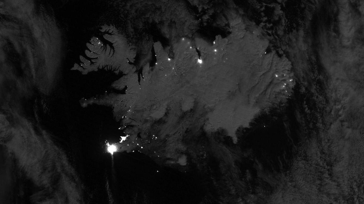 Satellites spy red-hot lava threaten Iceland’s Blue Lagoon